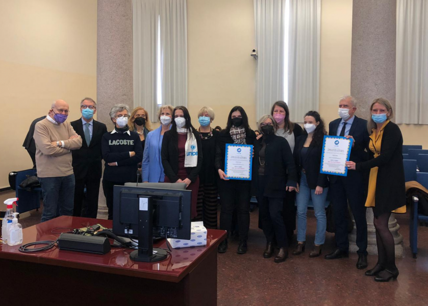 La consegna del riconoscimento al corso di laurea in Ostetricia dell’Università Statale