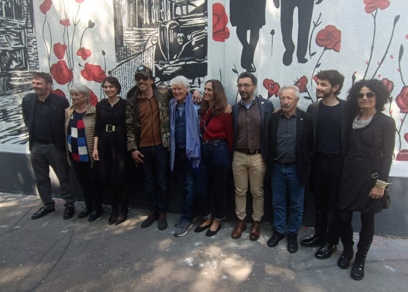 Tutti i partner coinvolti nella realizzazione del murale "I ragazzi di via Botticelli" realizzato in piazza Occhialini