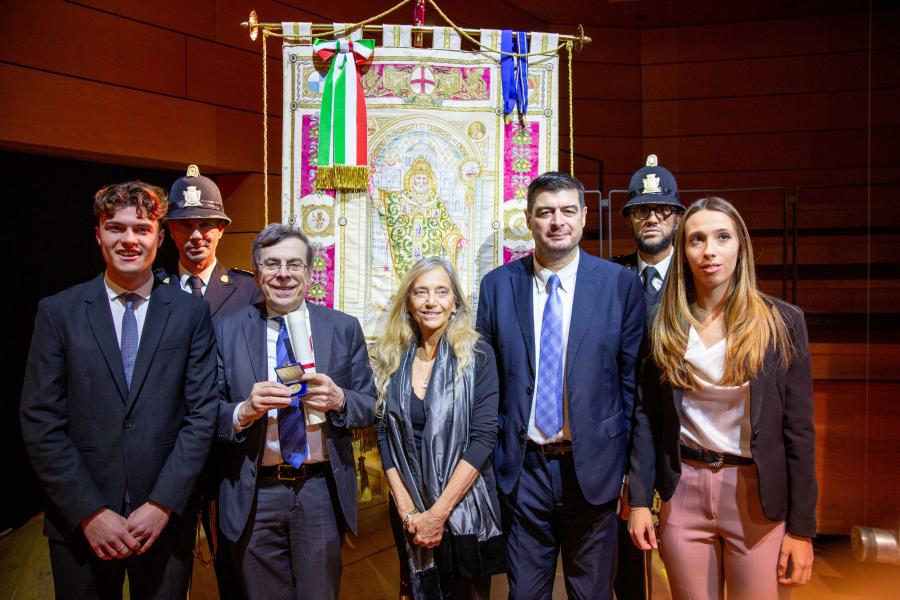 Elia Montani, presidente della Conferenza degli Studenti, il rettore Elio Franzini, la prorettrice Maria Pia Abbracchio, il dg Roberto Conte, Elisabetta Giampaoli, studentessa nel cda dell'Ateneo