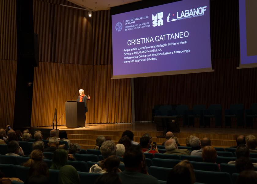 Cristina Cattaneo all’iniziativa “Un nome, non un numero”.
