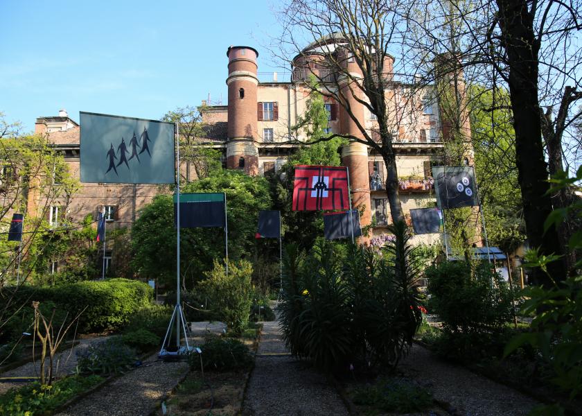 L’installazione “War Flags” di Philippe Starck con Babinet & Co. 