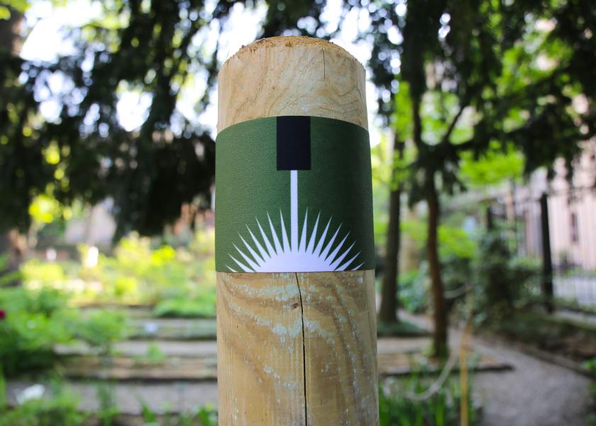 L’installazione “War Flags” di Philippe Starck con Babinet & Co. 