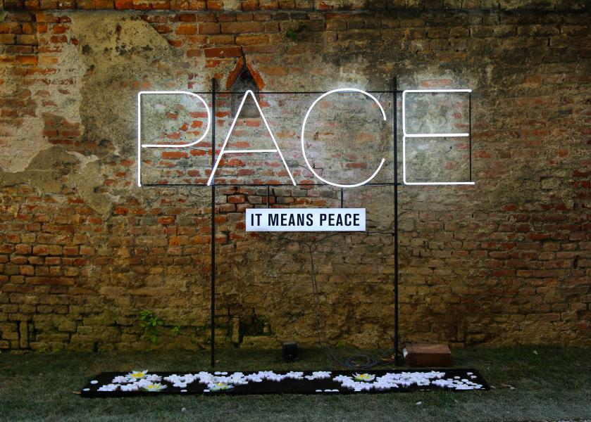 L’installazione “It means Peace” di Marco Balich con Pasquale Bruni.