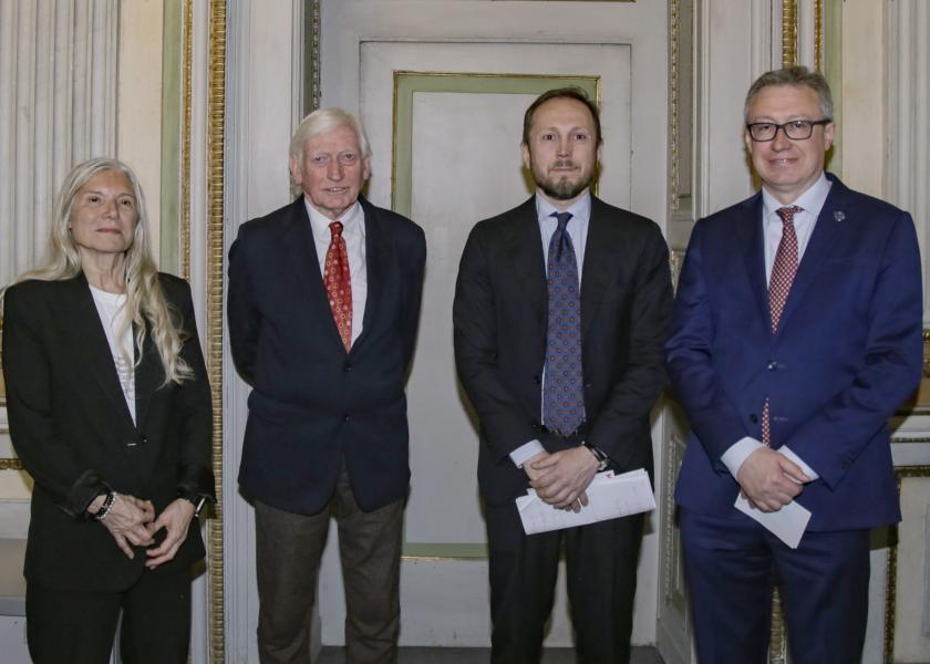 Lezione Federico Chabod con la lectio magistralis di Richard Overy, storico e accademico britannico. Nell’immagine anche Andrea Gamberini, direttore del dipartimento di Studi storici, Emmanuel Conte, assessore al Bilancio, Demanio e Piano Casa del Comune di Milano, Emanuela Scarpellini, docente di Storia contemporanea della Statale. 