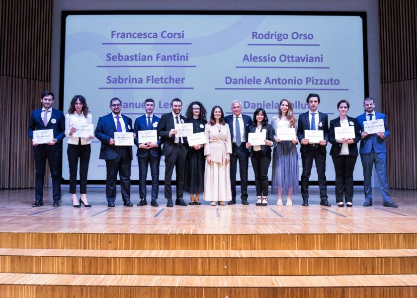 Il gruppo dei e delle premiate per la ricerca da Fondazione Umberto Veronesi. Foto di Fondazione Umberto Veronesi.