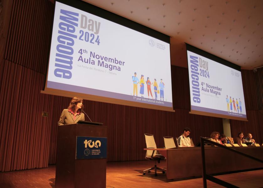 L'International Welcome Day alla Statale: la prorettrice all'Internazionalizzazione Paola Catenaccio presenta i servizi.
