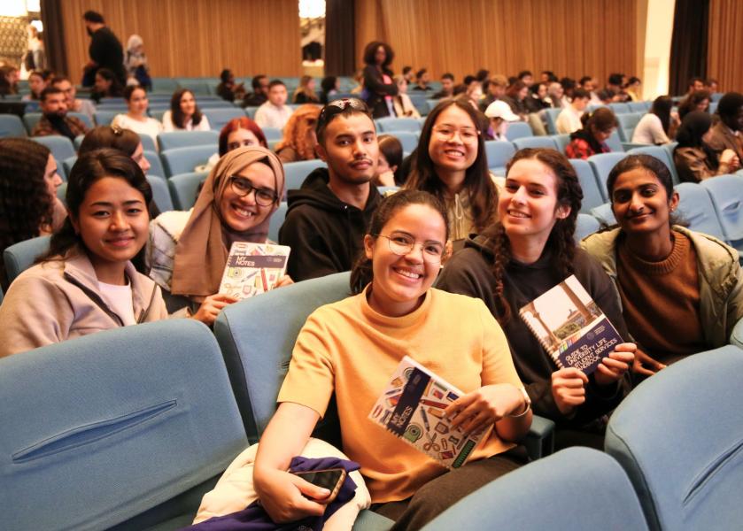 Studentesse e studenti all'International Welcome Day alla Statale.