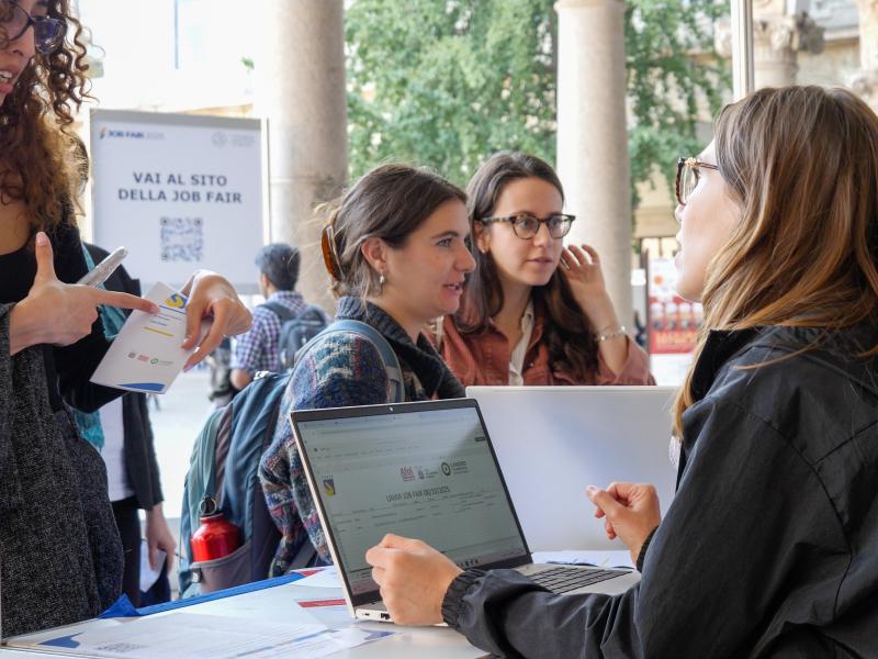 Colloqui con aziende e servizi di cv check in Statale per la Job Fair
