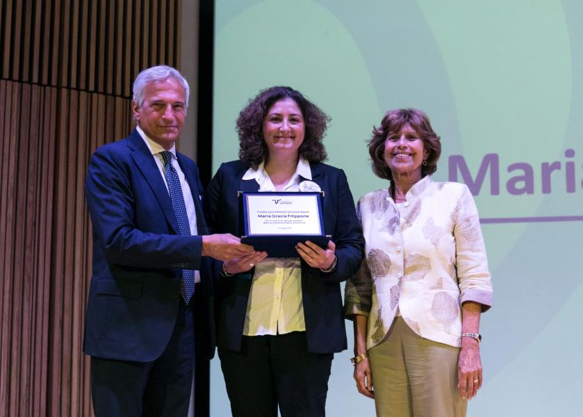 Premiazione di Maria Grazia Filippone. Foto di Fondazione Umberto Veronesi.