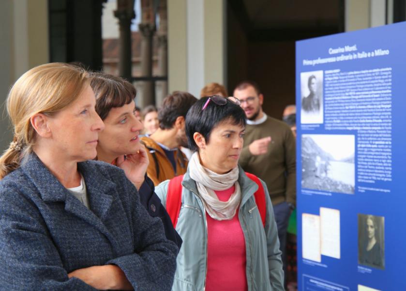 Pubblico all'inaugurazione della mostra "Donne in cattedra".