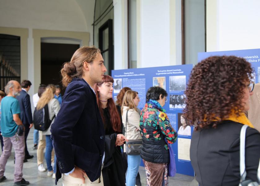 Pubblico all'inaugurazione della mostra "Donne in cattedra".