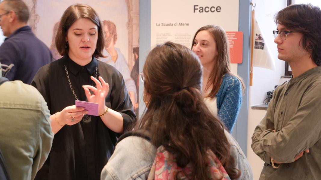 Gli studenti di Scienze Filosofiche conducono i visitatori tra le stanze del Museo