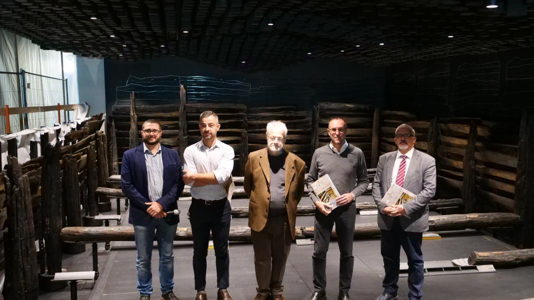 Un momento della presentazione dell'allestimento museale con, tra gli altri, i geoarcheologi della Statale Mauro Cremaschi e Andrea Zerboni