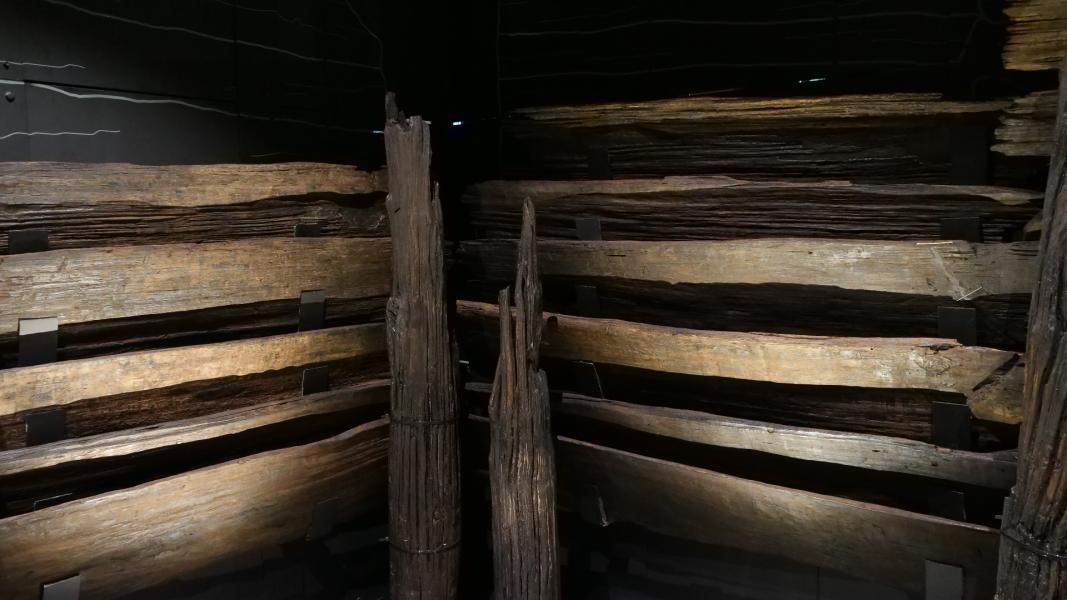Un dettaglio della Vasca Votiva e dell'allestimento museale in corso