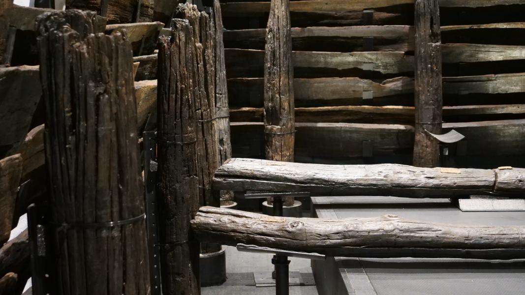 Un dettaglio della Vasca Votiva e dell'allestimento museale in corso