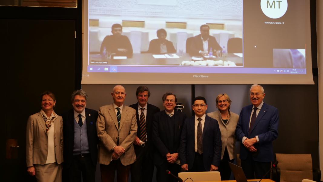 L'incontro per la firma dell'accordo con il collegamento video con il il Vice Ministro delle Risorse Agricole, Alisher Turayev
