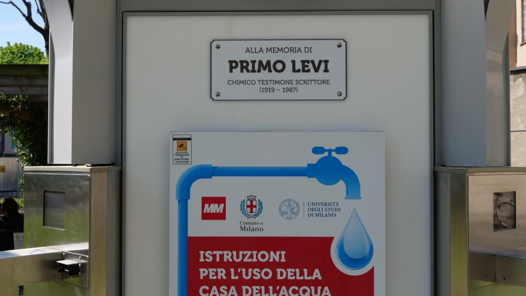 La casetta dell'acqua intitolata a Primo Levi