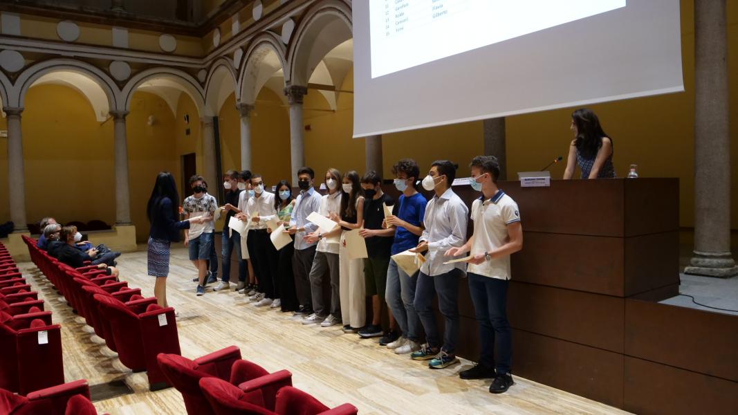 La premiazione  degli  studenti delle scuole secondarie di secondo grado che hanno partecipato alla 16° edizione del  concorso "Una settimana da Ricercatore" di CusMiBio–COSP