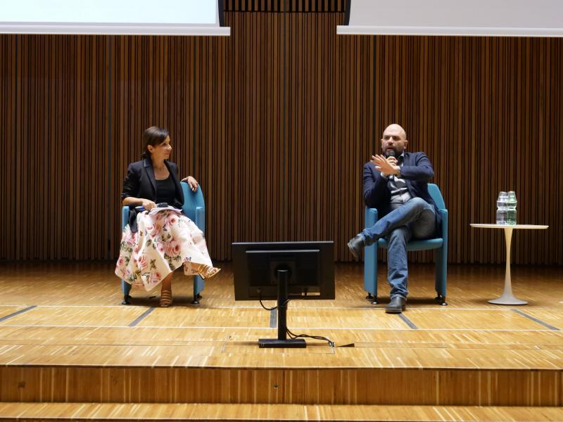 Barbara Stefanelli dialoga con Roberto Saviano
