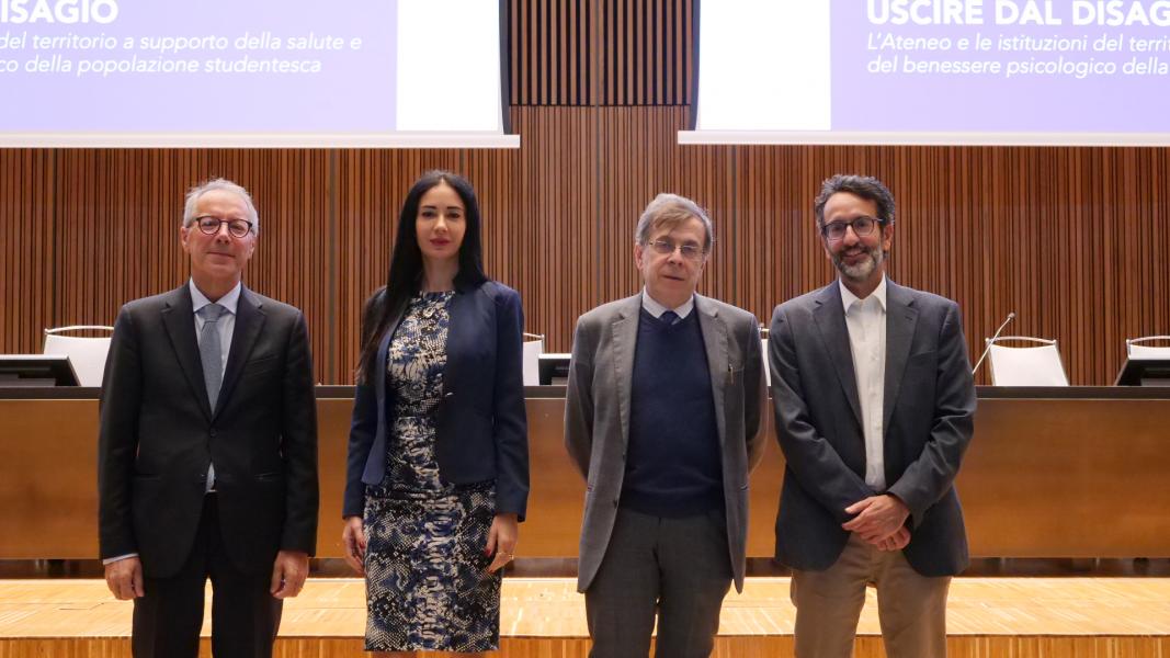 I prorettori Gian Vincenzo Zuccotti e Marina Brambilla, il rettore Elio Franzini e l'assessore al Welfare del Comune, Lamberto Bertolè al convegno in Aula Magna