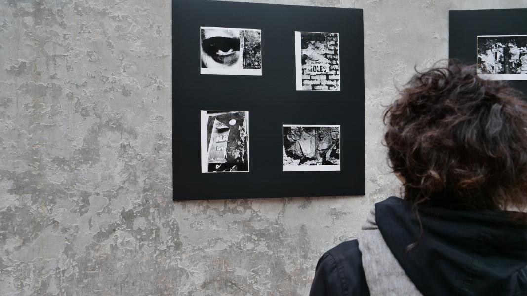 La mostra allestita nella Ghiacciaia, all'interno della Biblioteca di Filosofia