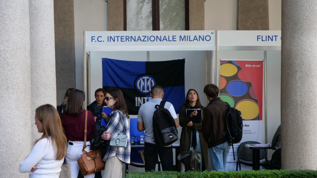Laureati e studenti incontrano le aziende alla Job Fair 2022