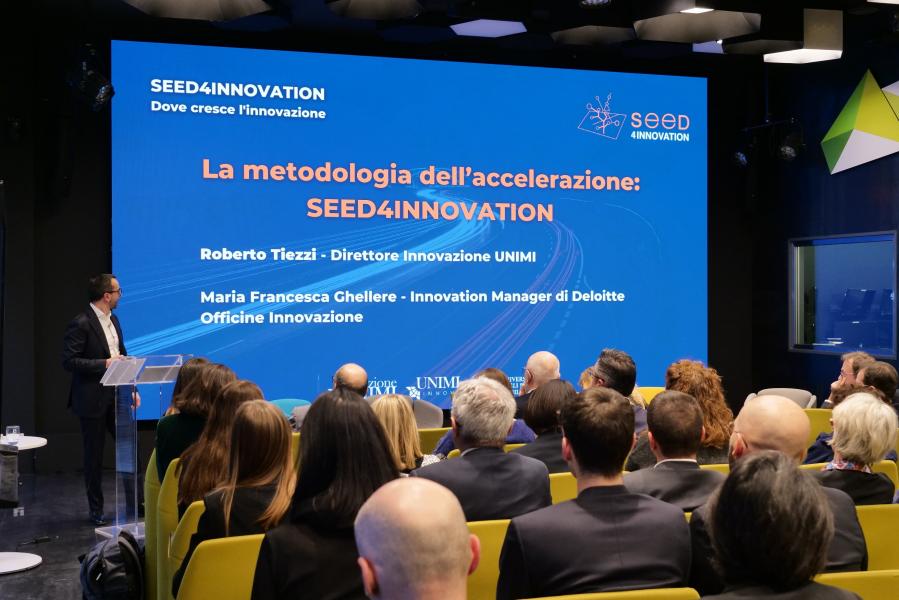 L'intervento di Roberto Tiezzi, responsabile Direzione Innovazione e Valorizzazione delle Conoscenze dell'Università Statale, alla cerimonia di premiazione di Seed4Innovation
