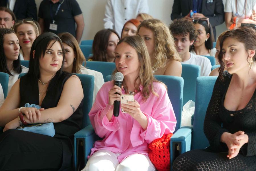 A student during the meeting