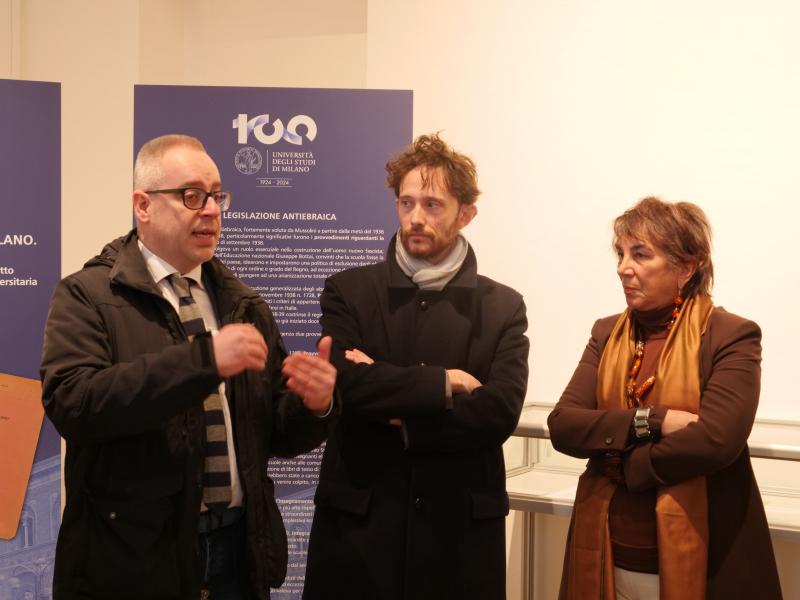 I curatori della mostra Emanuele Edallo e Luca Natali con la prorettrice Marina Carini