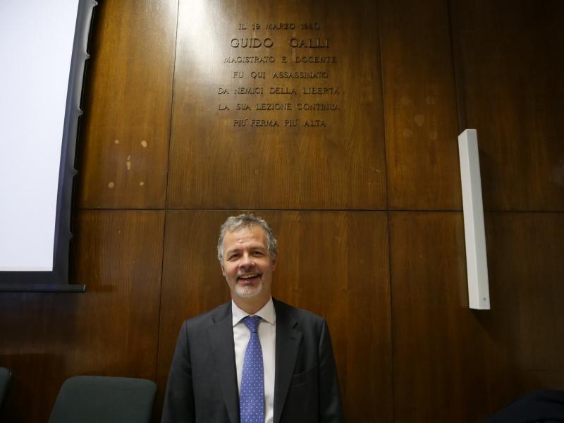 Francesco Viganò, giudice della Corte Costituzionale, docente di Diritto penale e alumno della Statale, è il “Laureato benemerito” 2024 di Algiusmi sotto l'iscrizione dedicata a Guido Galli