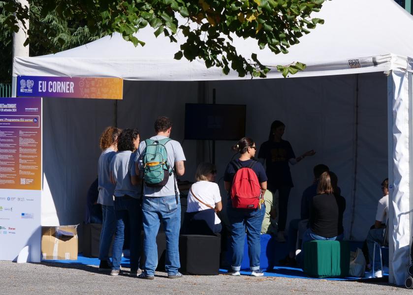 Area dedicata all'EU Corner (spazio a disposizione dei ricercatori finanziati dall'UE, in particolare attraverso i programmi Marie Curie ed ERC, per condividere ricerche ed esperienze personali)