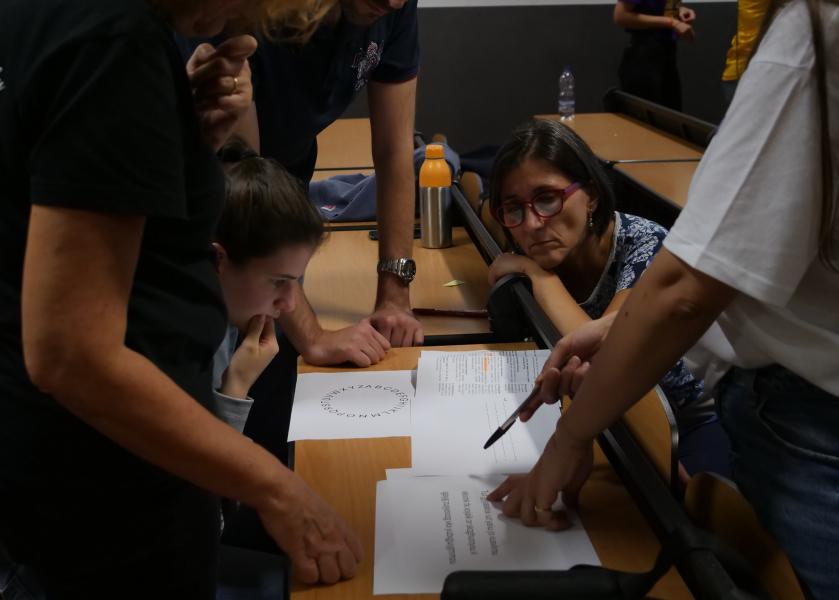 Area workshop presso l'edificio U7, con coinvolgimento del pubblico in attività legate a diversi ambiti della ricerca 