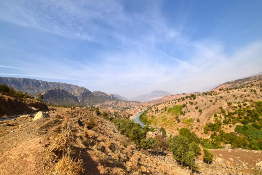 Panorama delle valli che tagliano i Monti Zagros - Foto Andrea Zerboni/Luca Forti