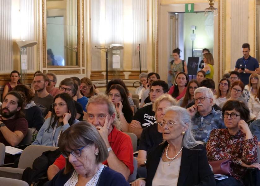 Il pubblico all'evento ESPosti alla plastica.