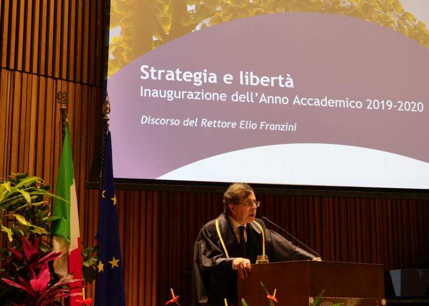 Rettore al podio_inaugurazione anno accademico 19-20