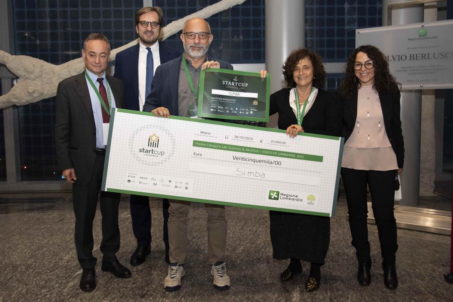 Il team del progetto Simba, vincitore del primo premio  categoria Life Science & Medtech