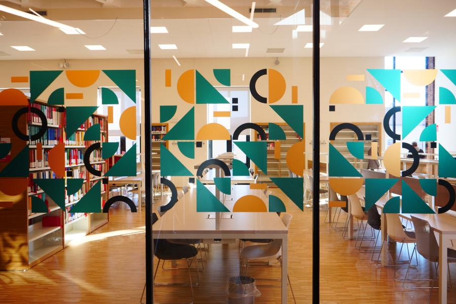 Gli spazi della Sala centrale della Biblioteca di Studi giuridici e umanistici (BSGU)