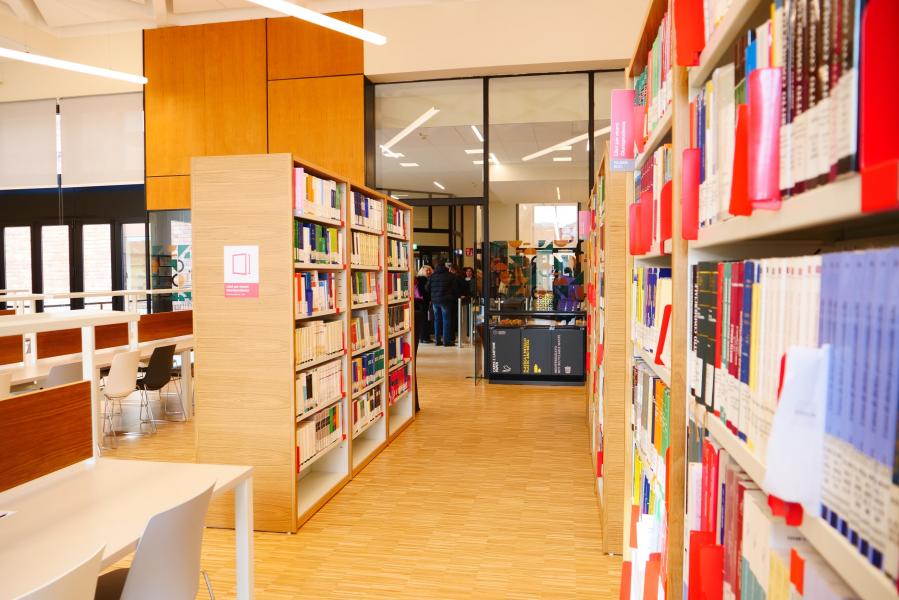 Gli spazi della Sala centrale della Biblioteca di Studi giuridici e umanistici (BSGU)