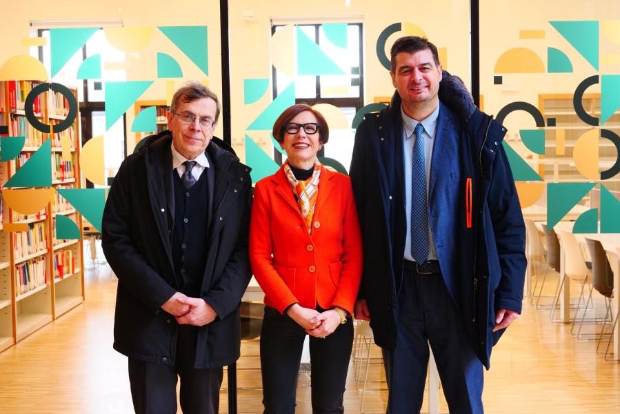 Il rettore Elio Franzini, Tiziana Morocutti, responsabile della Direzione Servizio Bibliotecario D'Ateneo, Roberto Conte, dg dell'Ateneo