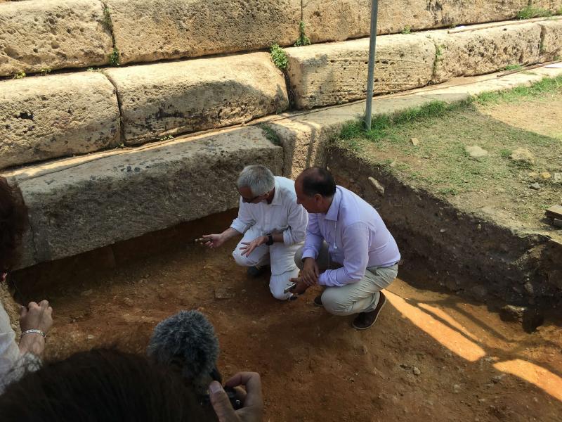 Le fondazioni del Tempio C appena emerse dallo scavo