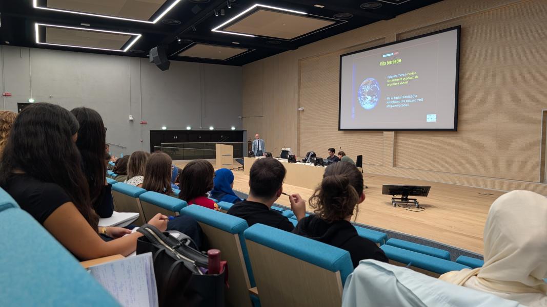 Prima lezione del semestre aperto all'Università degli Studi di Milano.