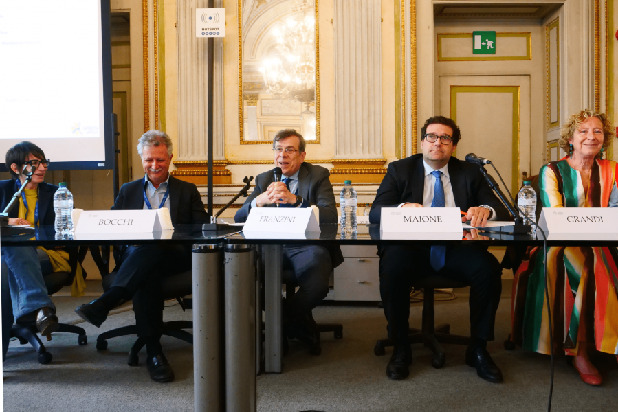Un momento dell'incontro per la presentazione del Green Office con il professor Stefano Bocchi, il rettore Elio Franzini, gli assessori all'Ambiente della Regione Lombardia e del Comune di Milano, Giorgio Maione ed Elena Grandi