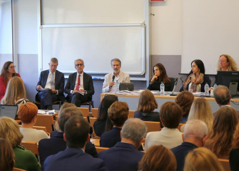 Primo tavolo: Sarah Trianni, Guido Bardelli, carlo Cerami, Giancarlo Tancredi, Regina De Albertis, Marina Brambilla, Sara Valaguzza.