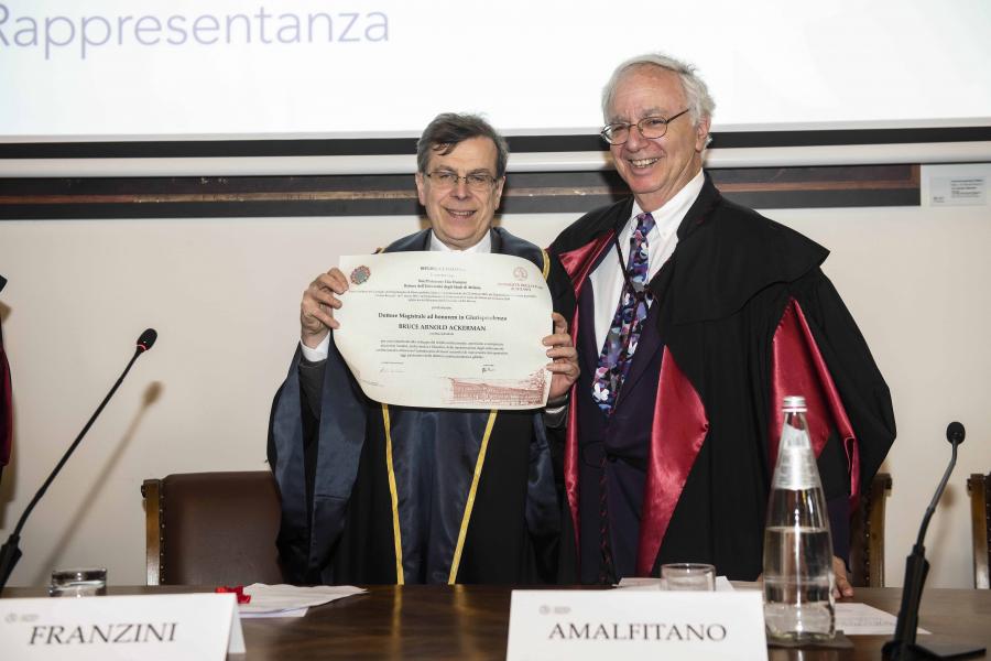 Il conferimento della laurea honoris causa da parte del rettore Elio Franzini al al professor Bruce Ackerman - Credit Marco Riva
