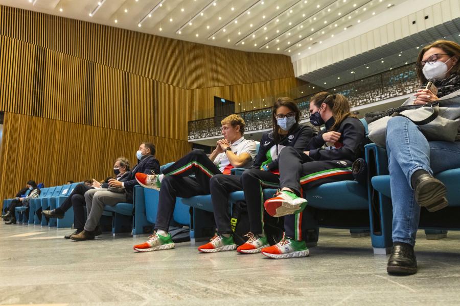 Gli atleti olimpici Vladimir Aceti, Alessia Berra e Martina Rabbolini nell'Aula Magna della Statale per l'incontro "Tokyo Parigi Cortina" - Foto Marco Riva