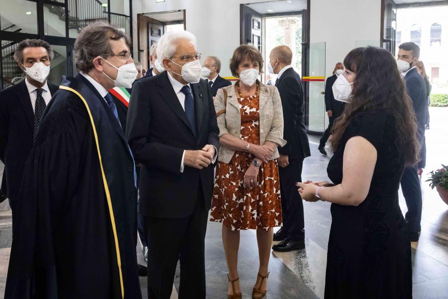 Valeria Storti, studentessa del corso di laurea in Infermieristica, Lucie Biheler-Gomez, ricercatrice in Antropologia e Bioarcheologia e Abboud Ragab, specializzando in Pediatria hanno incontrato il Presidente Mattarella - Foto Marco Riva