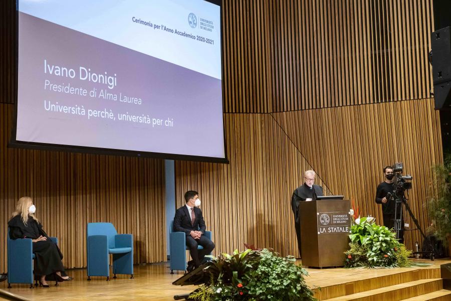 La Lectio Magistralis di Ivano Dionigi, presidente di AlmaLaurea - Foto Marco Riva