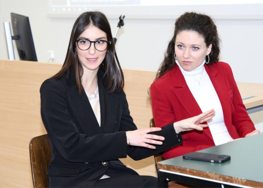 Studentesse impegnate nelle sfide della Competizione italiana di mediazione