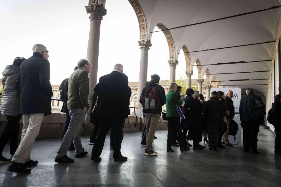 Un momento della visita guidata all'interno dell'Università degli Studi di Milano seguendo il percorso del VUMM - Virtual UniMi Museum