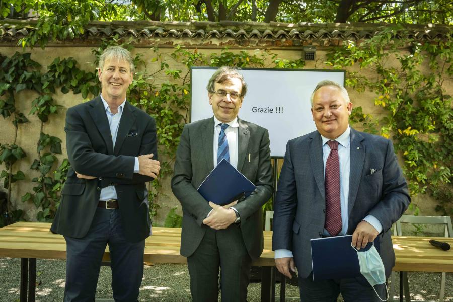 Il rettore Elio Franzini, il direttore del Museo Orto Botanico di Brera, Martin Kater, l'assessore regionale Stefano Bruno Galli - Foto Marco Riva